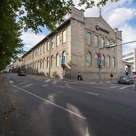 Charming Loft Near Old Town Apartment Tallinn Bagian luar foto