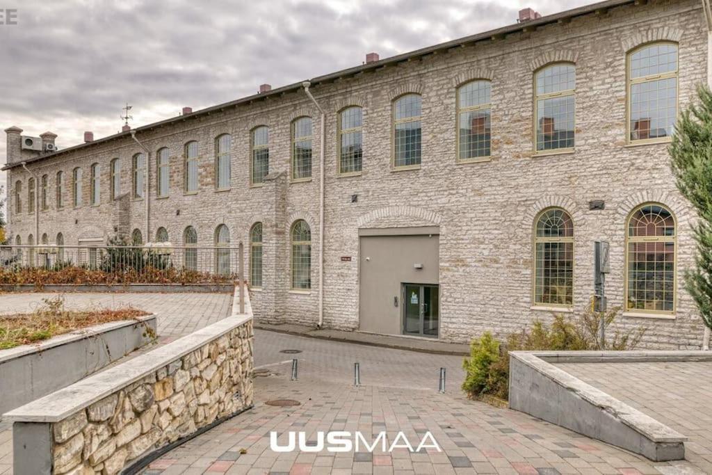 Charming Loft Near Old Town Apartment Tallinn Bagian luar foto