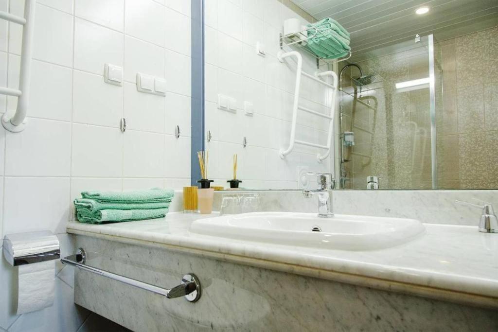 Charming Loft Near Old Town Apartment Tallinn Bagian luar foto