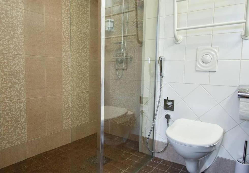 Charming Loft Near Old Town Apartment Tallinn Bagian luar foto