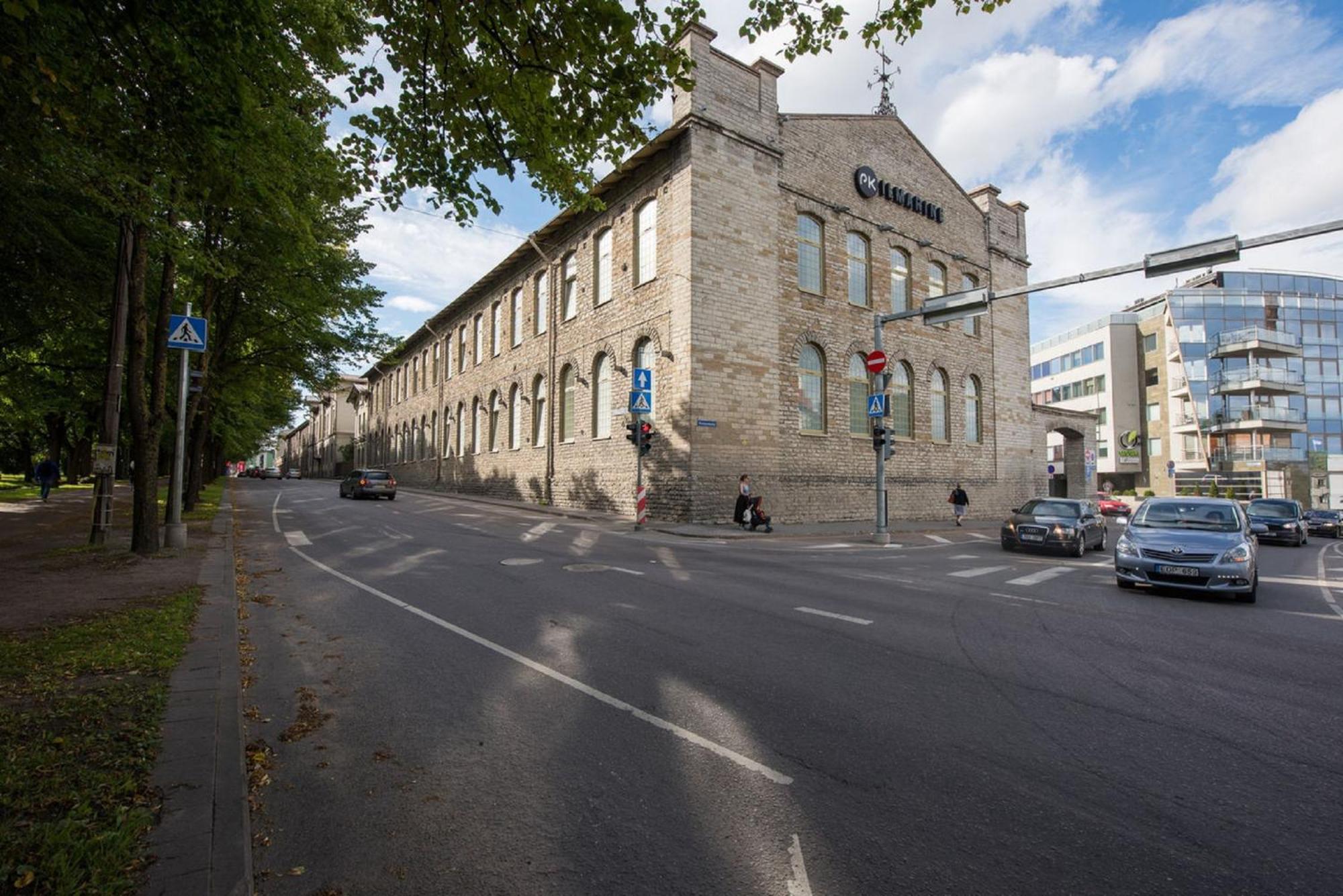 Charming Loft Near Old Town Apartment Tallinn Bagian luar foto